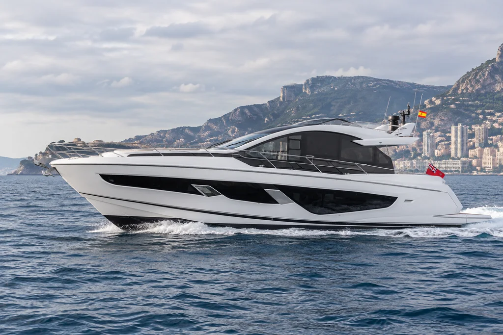 Sunseeker 65 Sport Yacht sur la côte de Monaco