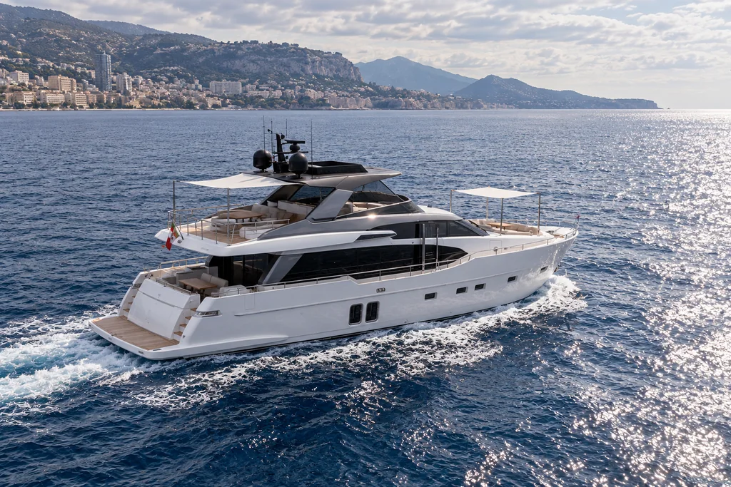 Sanlorenzo SL78 along the Monaco coast